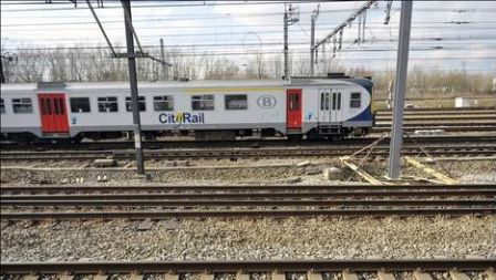 Un_train_deraille_en_gare_de_Mons.jpg