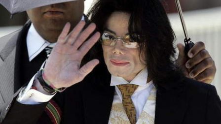 Michael_Jackson_-_Arrive_vivant_a_l__hopital.jpg